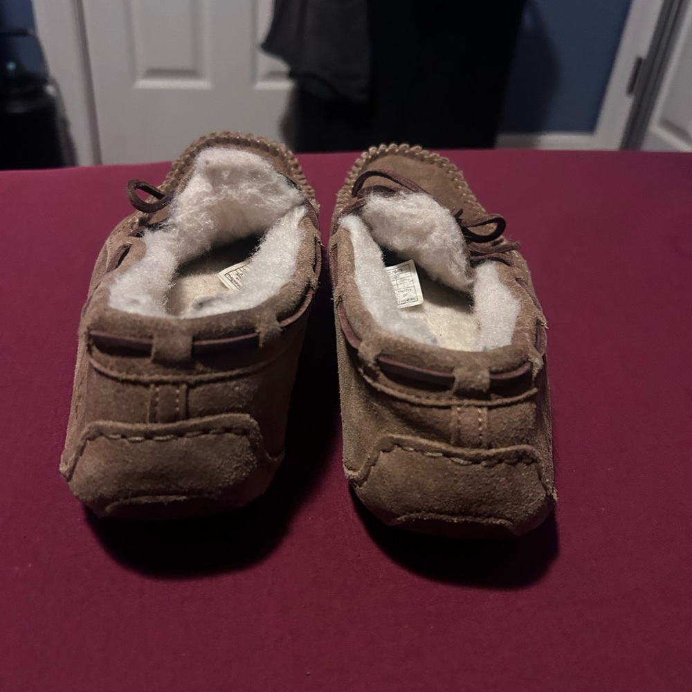 Ugg - Picture 3 of 7